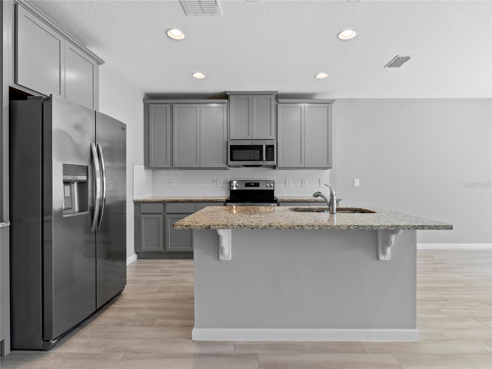 463 CAPE HONEYSUCKLE PL