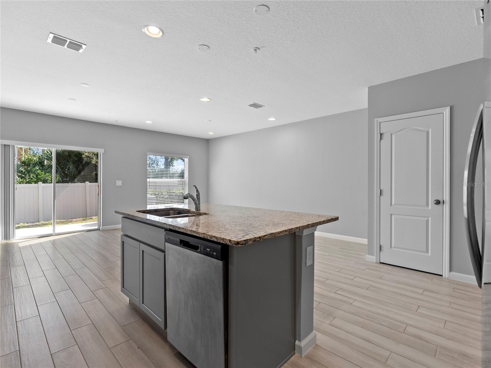 463 CAPE HONEYSUCKLE PL