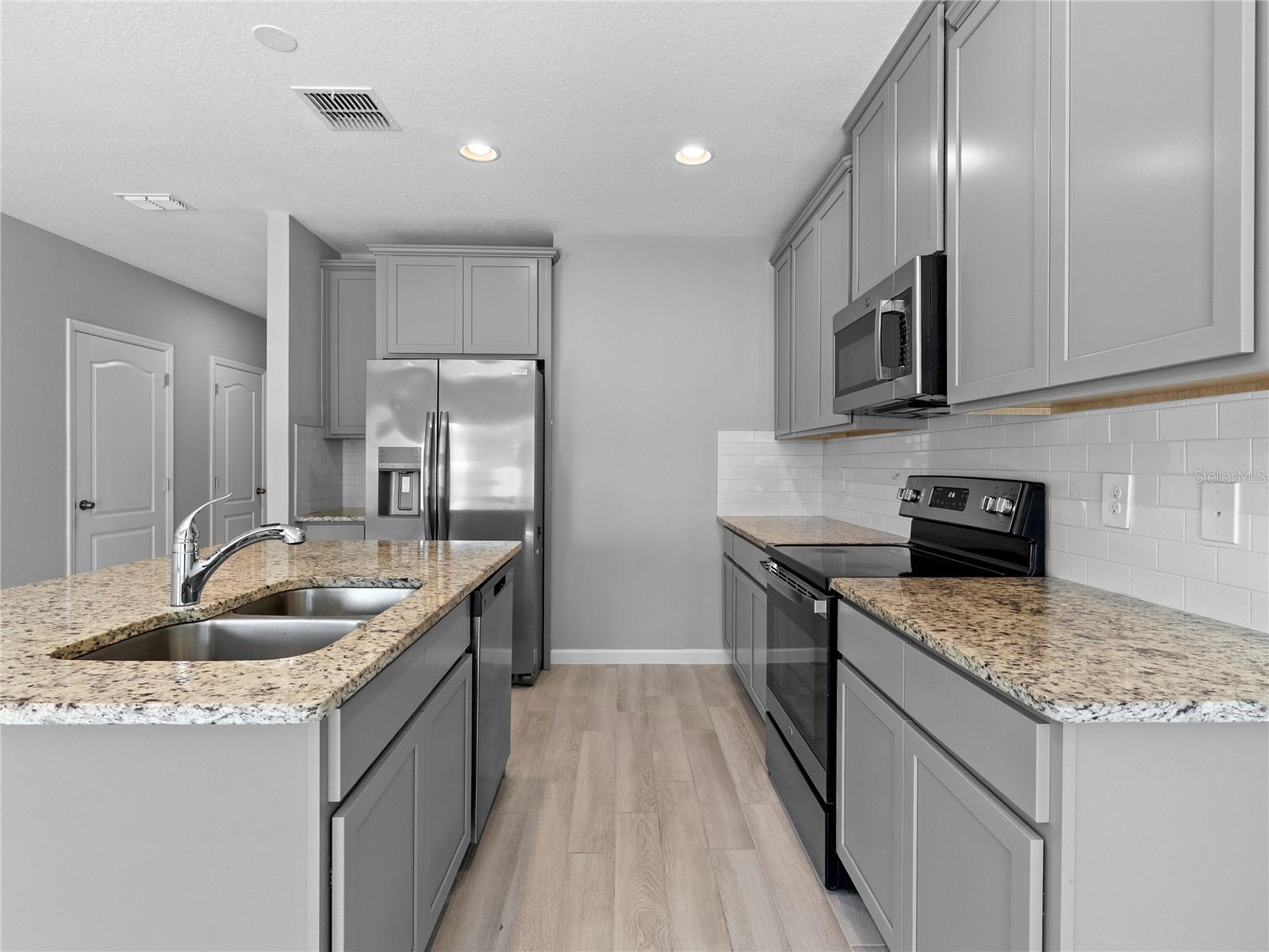 463 CAPE HONEYSUCKLE PL