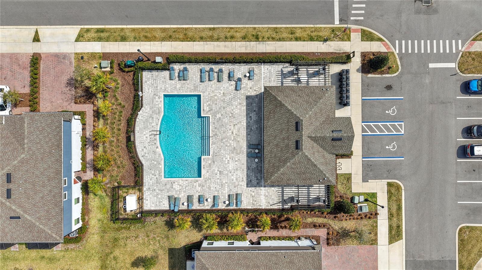 463 CAPE HONEYSUCKLE PL