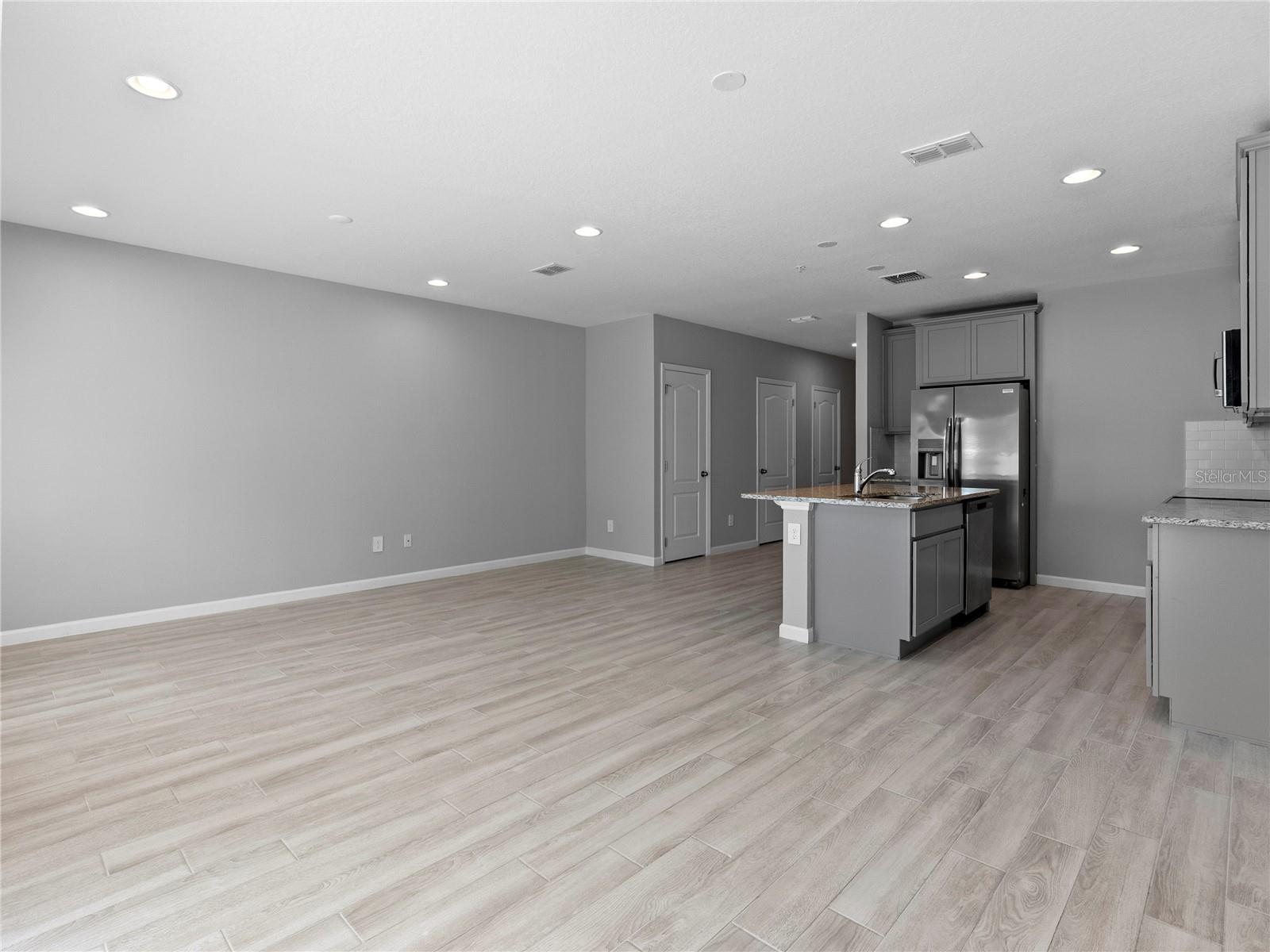 463 CAPE HONEYSUCKLE PL