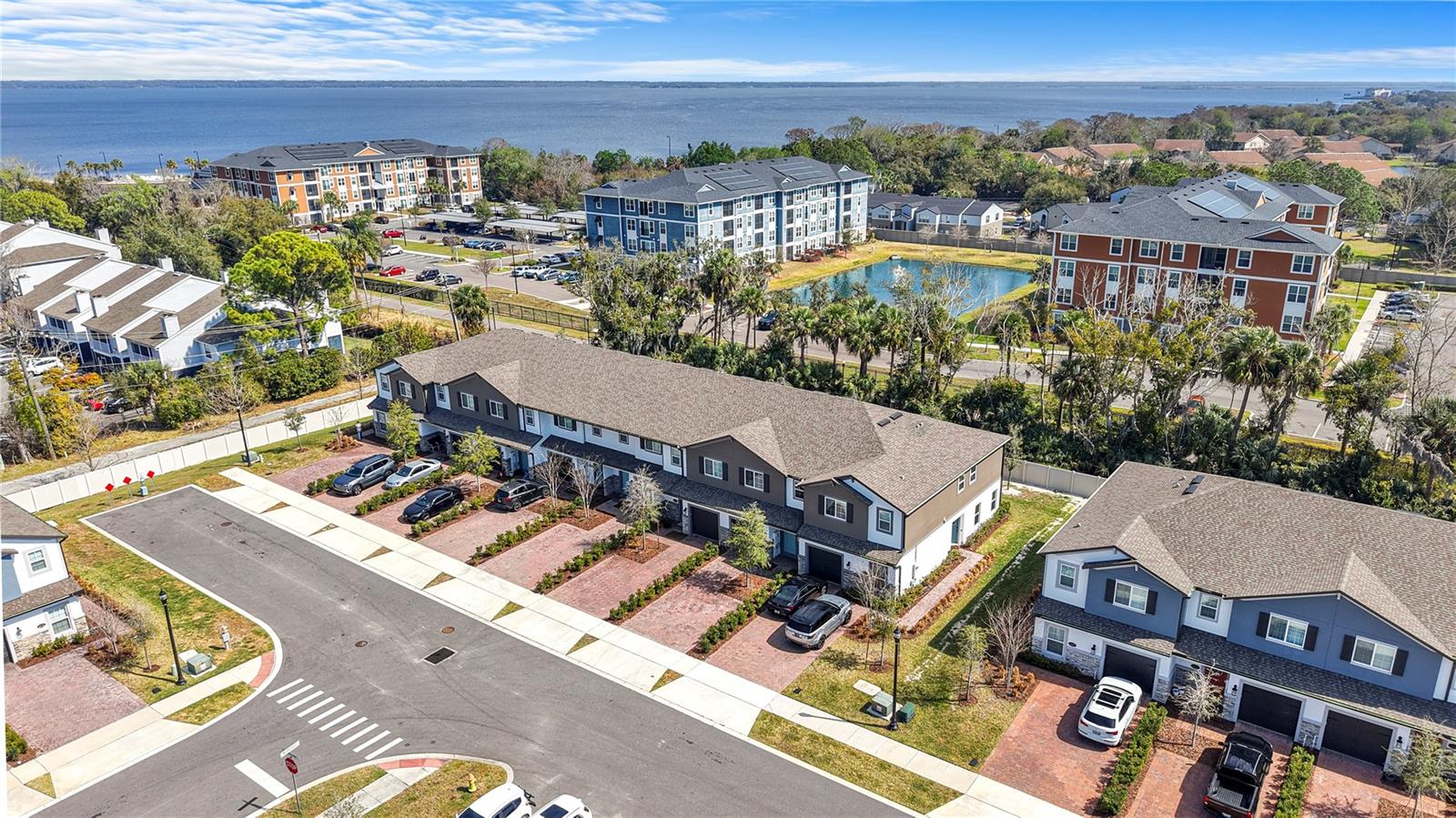 463 CAPE HONEYSUCKLE PL