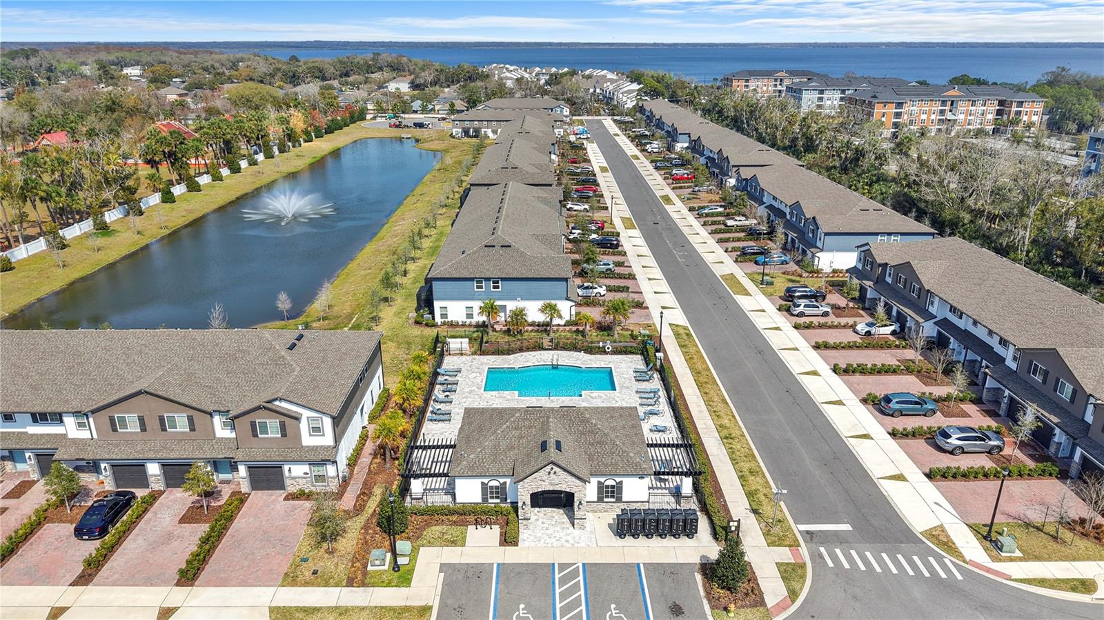 463 CAPE HONEYSUCKLE PL