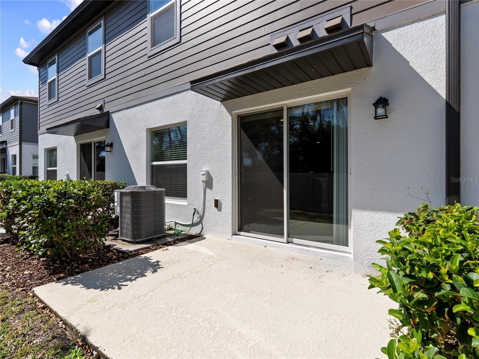 463 CAPE HONEYSUCKLE PL