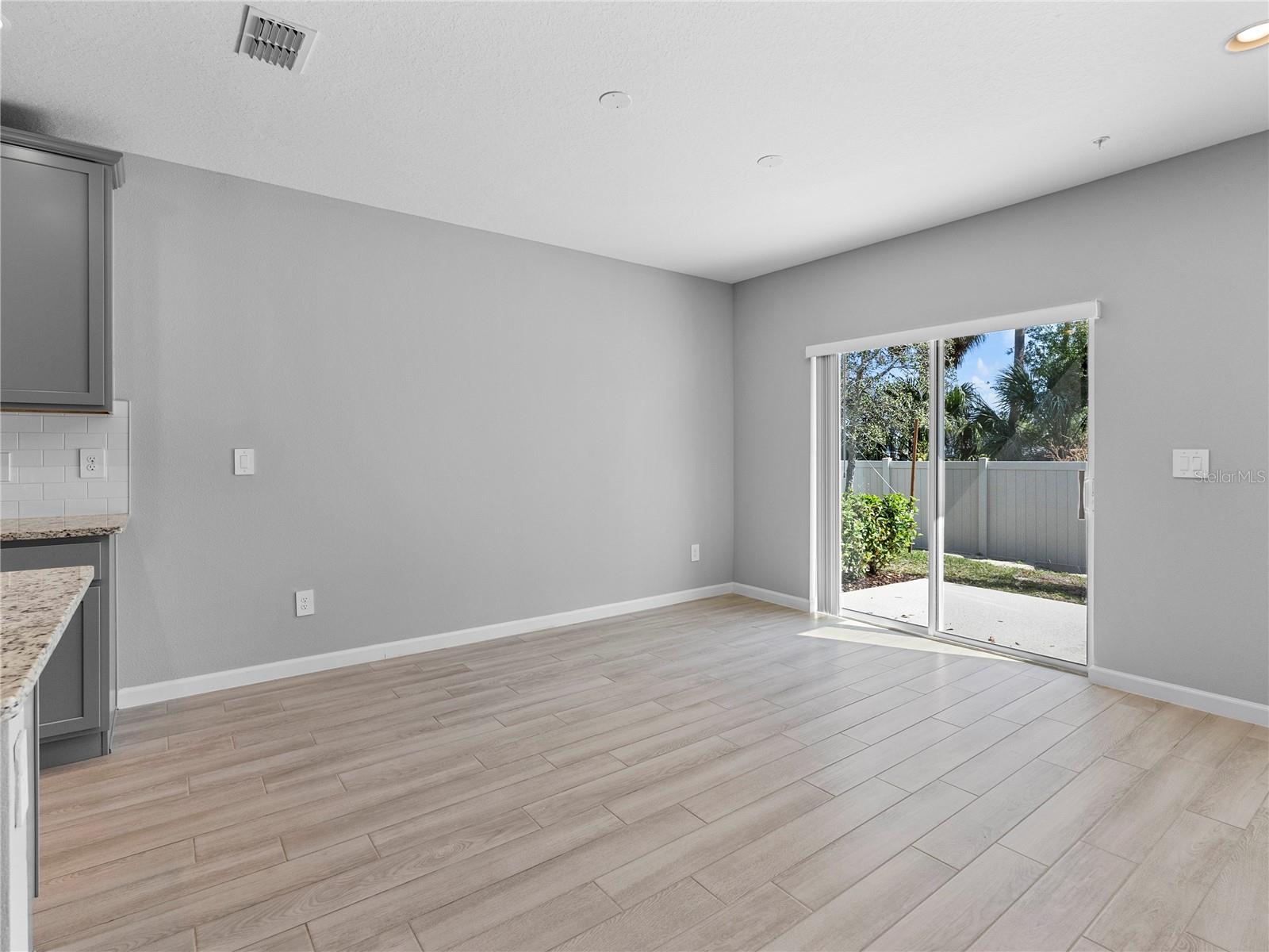 463 CAPE HONEYSUCKLE PL