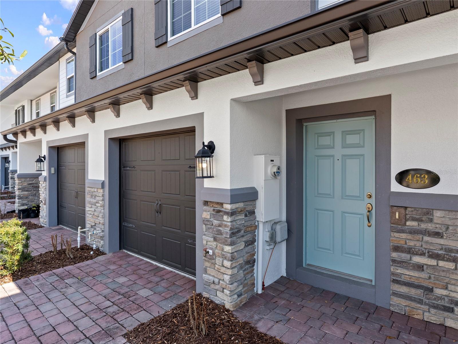 463 CAPE HONEYSUCKLE PL