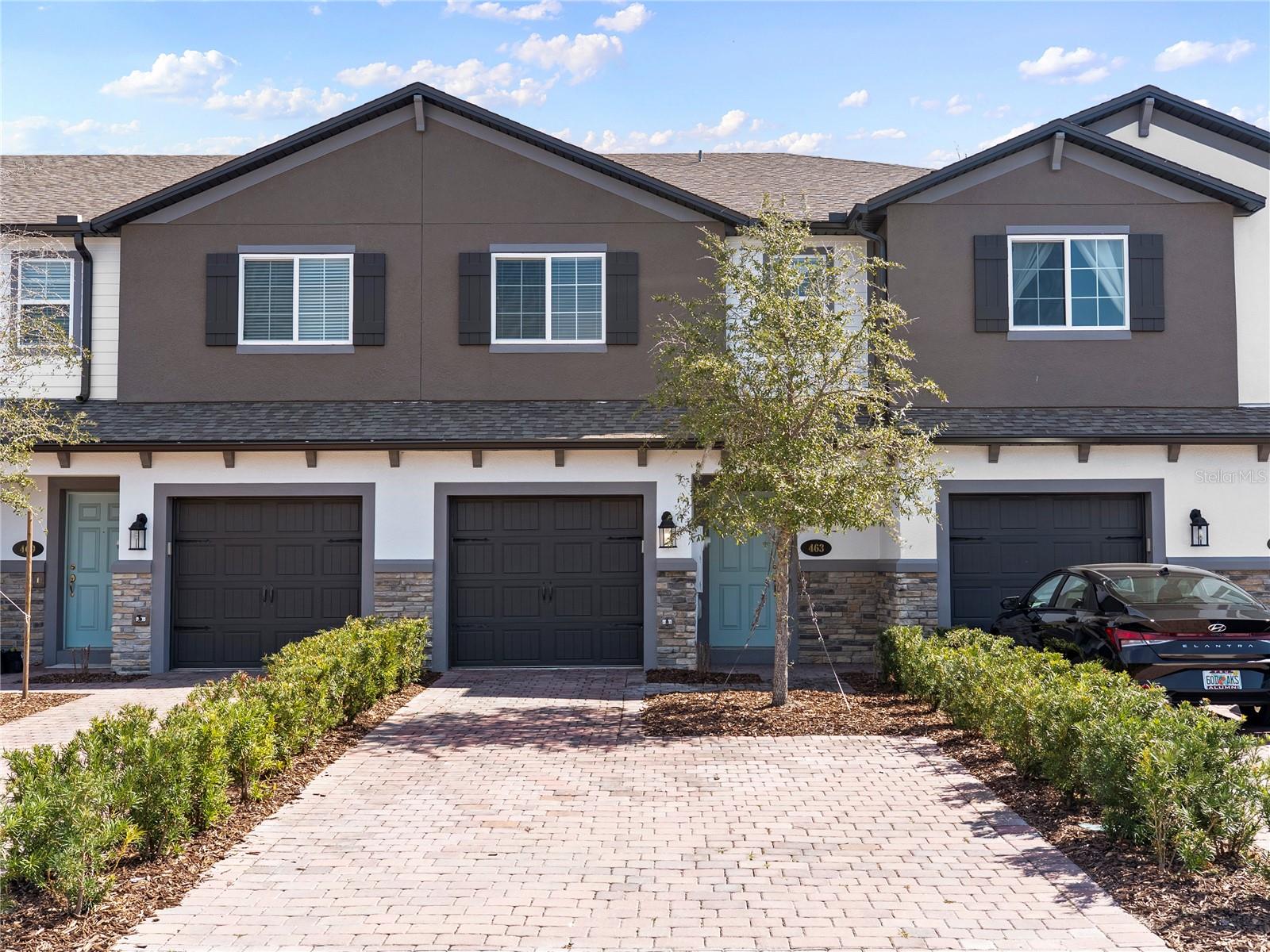 463 CAPE HONEYSUCKLE PL