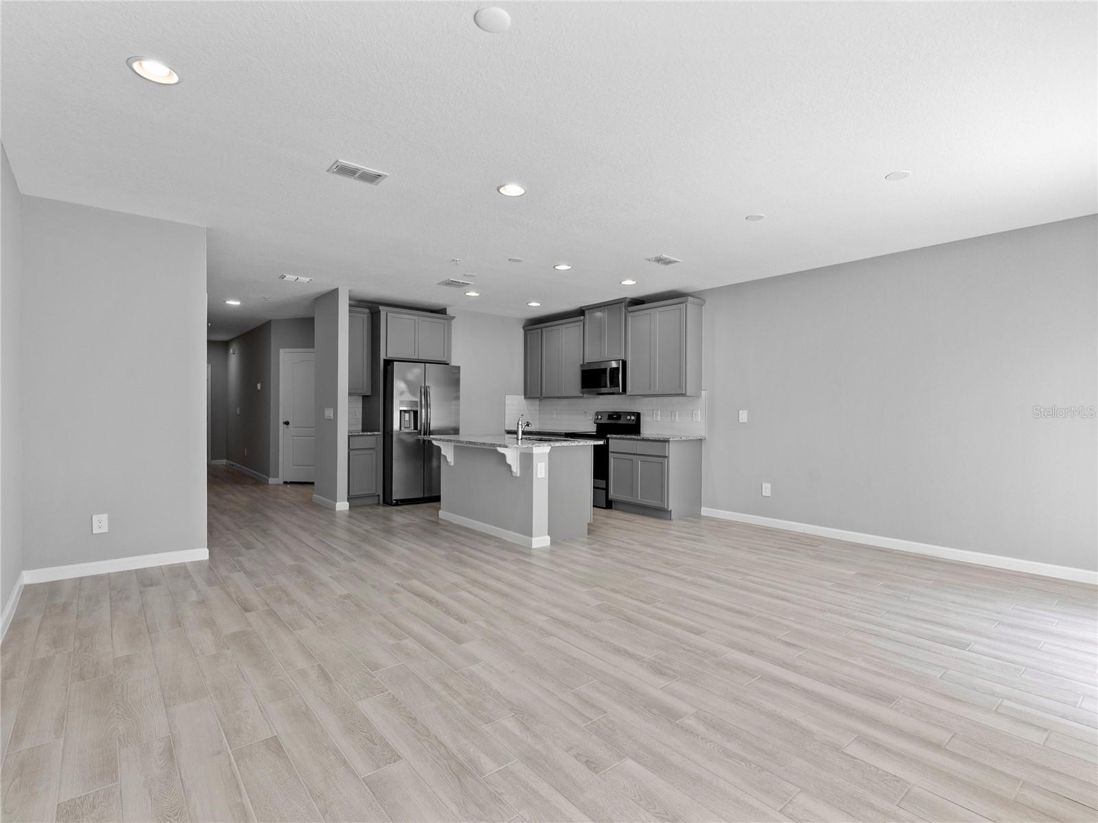 463 CAPE HONEYSUCKLE PL