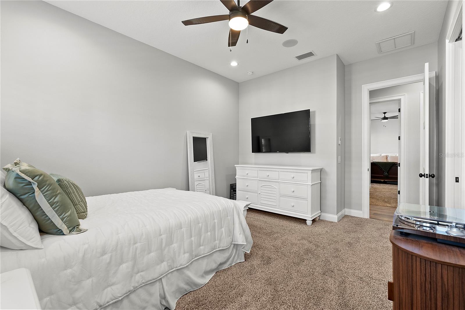 504 YELLOW SUBMARINE CT