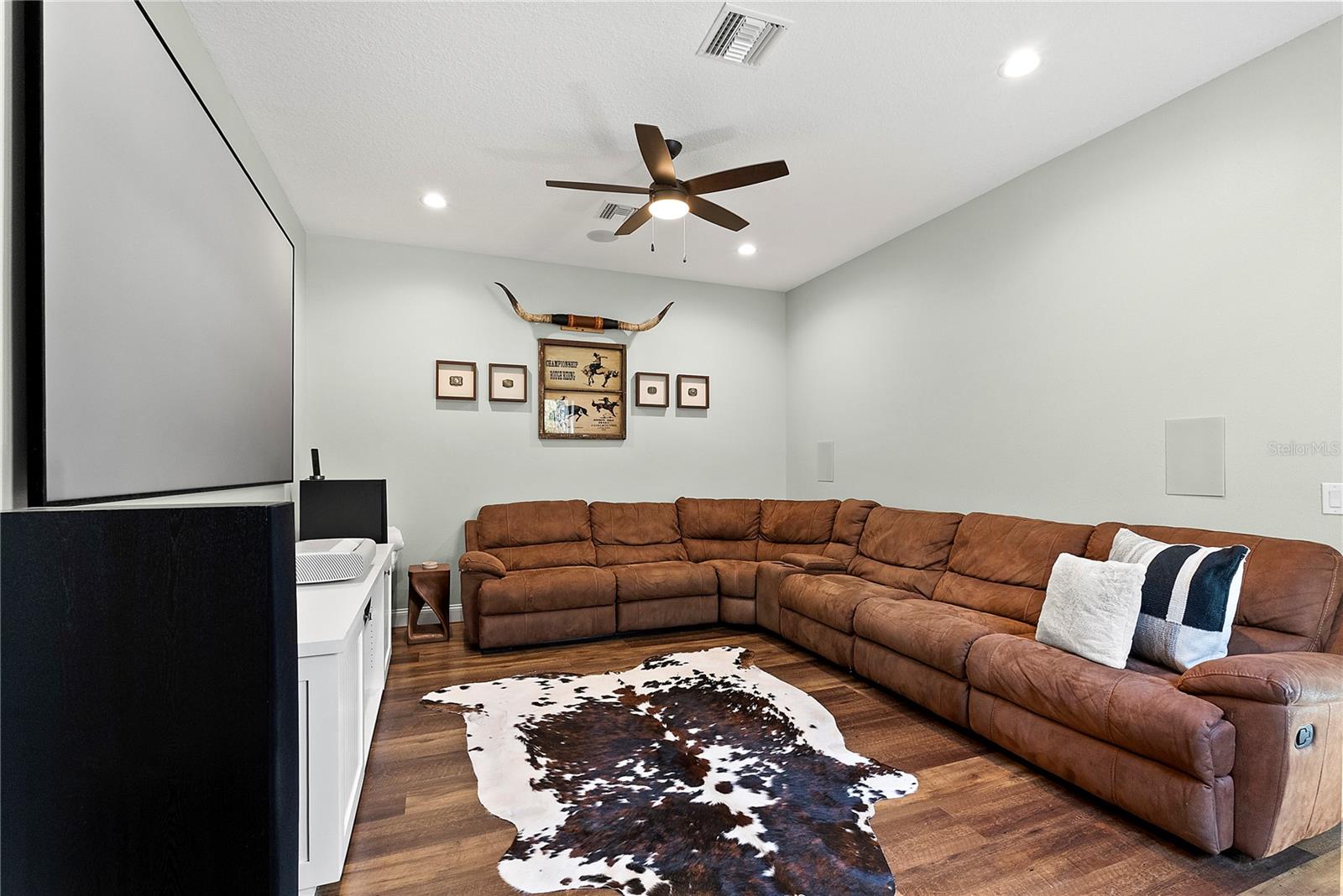 504 YELLOW SUBMARINE CT