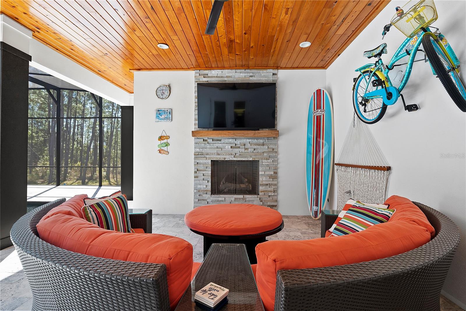 504 YELLOW SUBMARINE CT