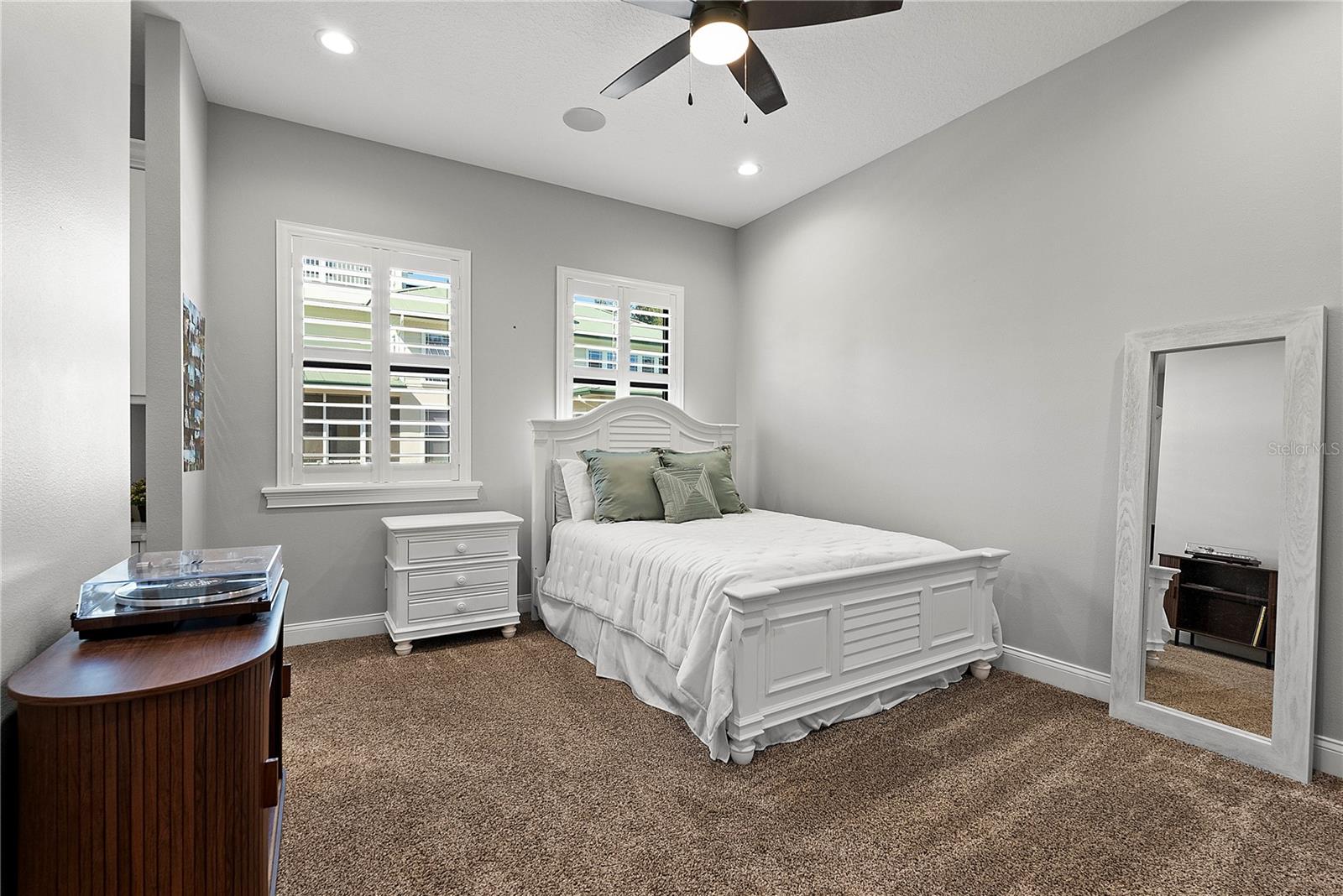 504 YELLOW SUBMARINE CT