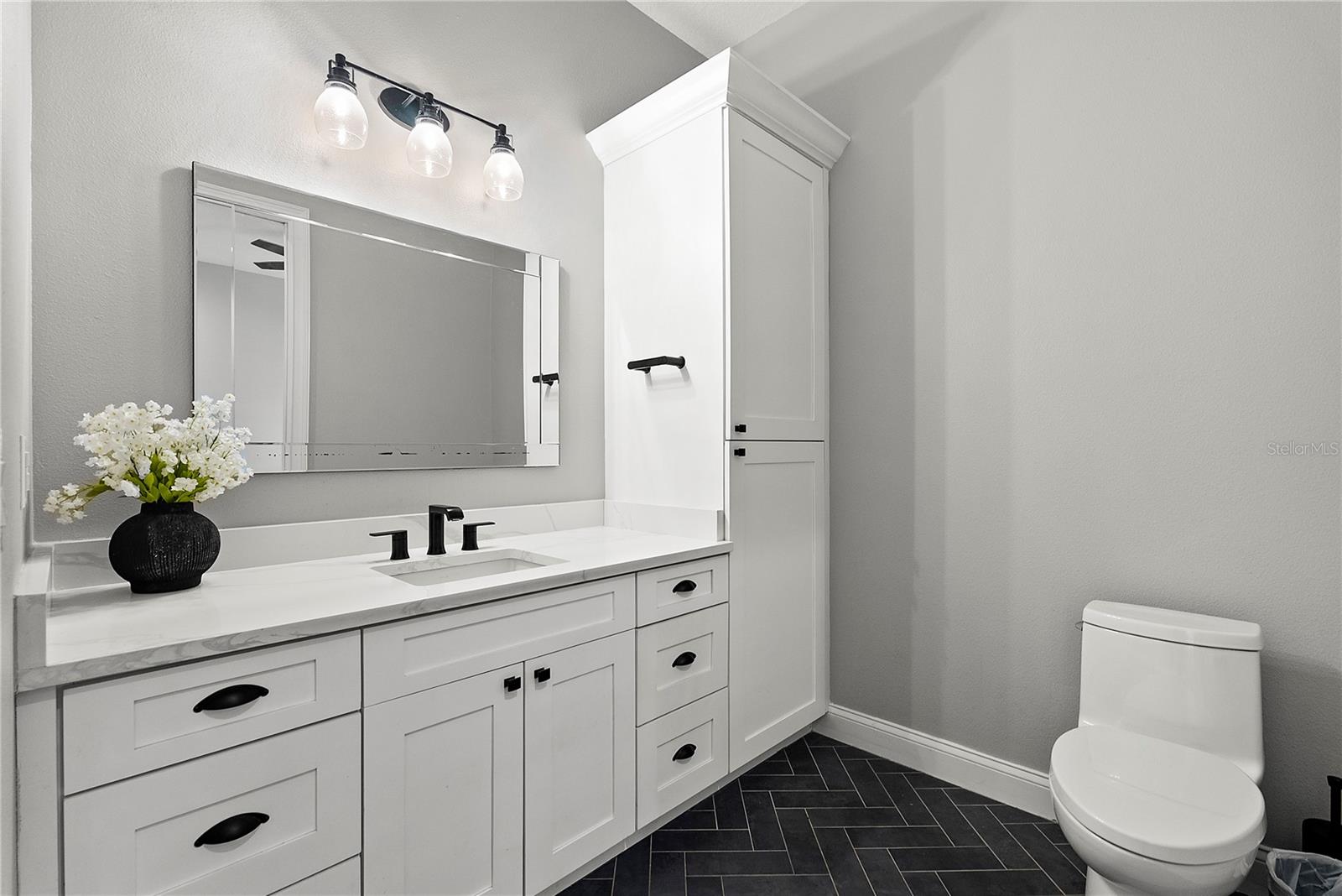 504 YELLOW SUBMARINE CT