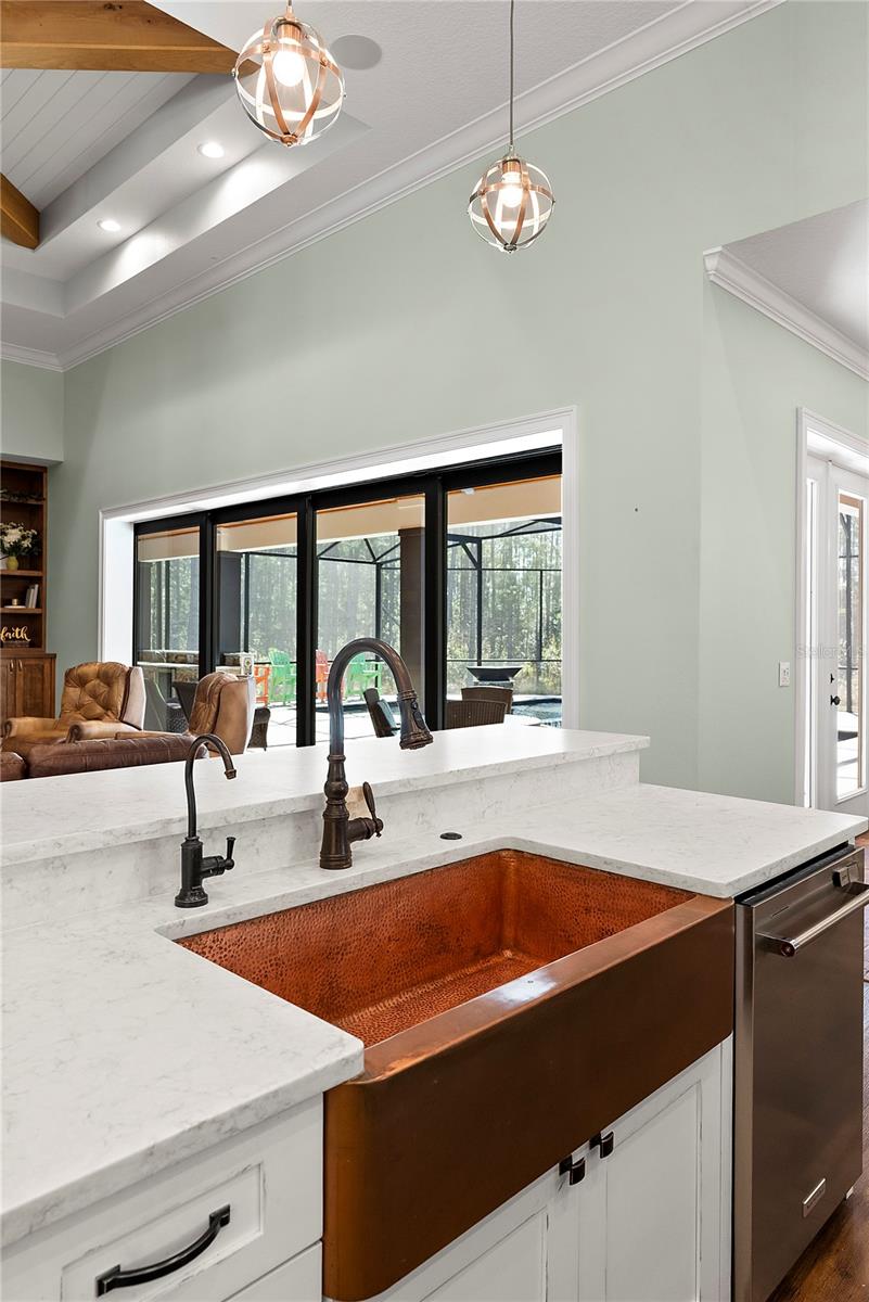 504 YELLOW SUBMARINE CT