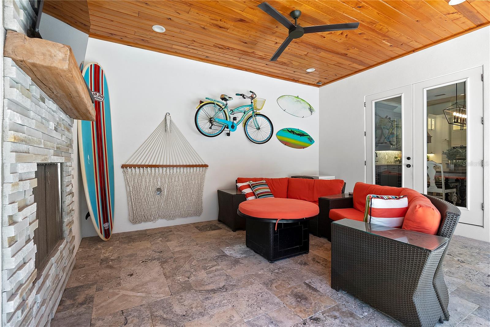 504 YELLOW SUBMARINE CT