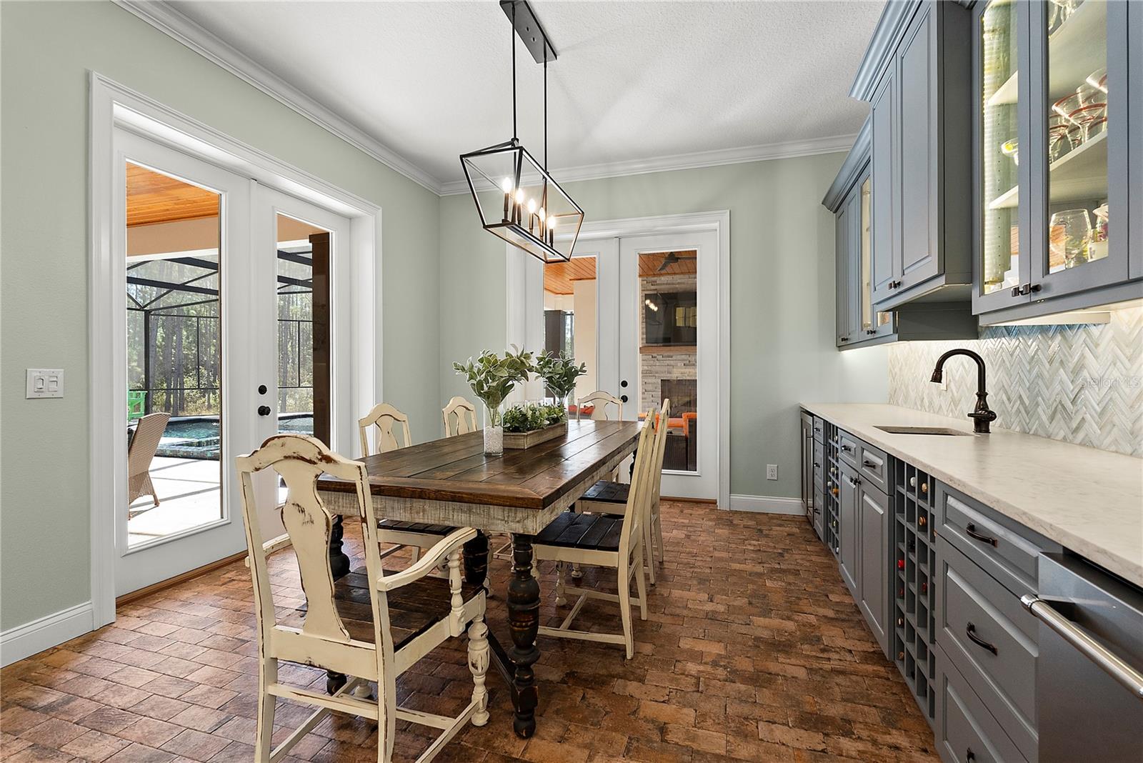 504 YELLOW SUBMARINE CT