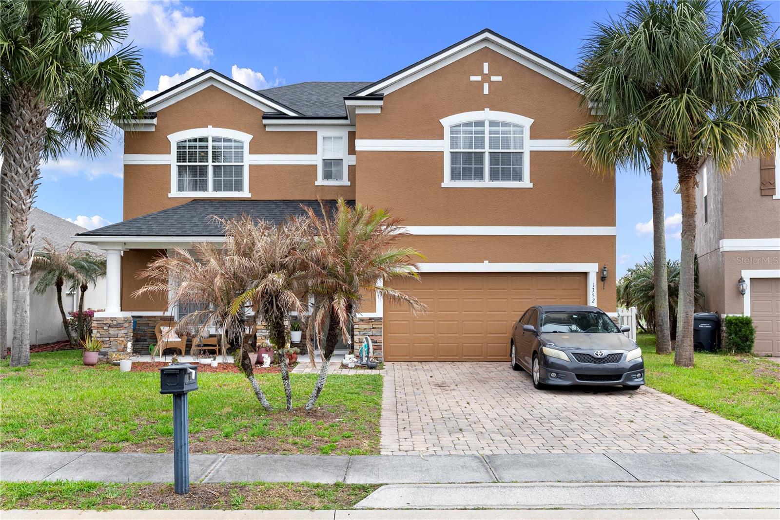 1352 OAKCREST CT