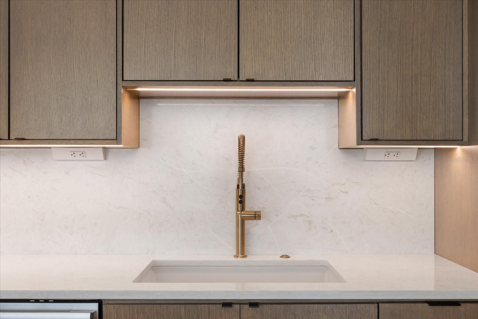 150 E ROBINSON ST #30C