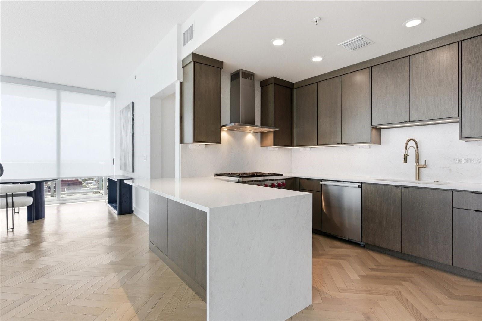 150 E ROBINSON ST #30C