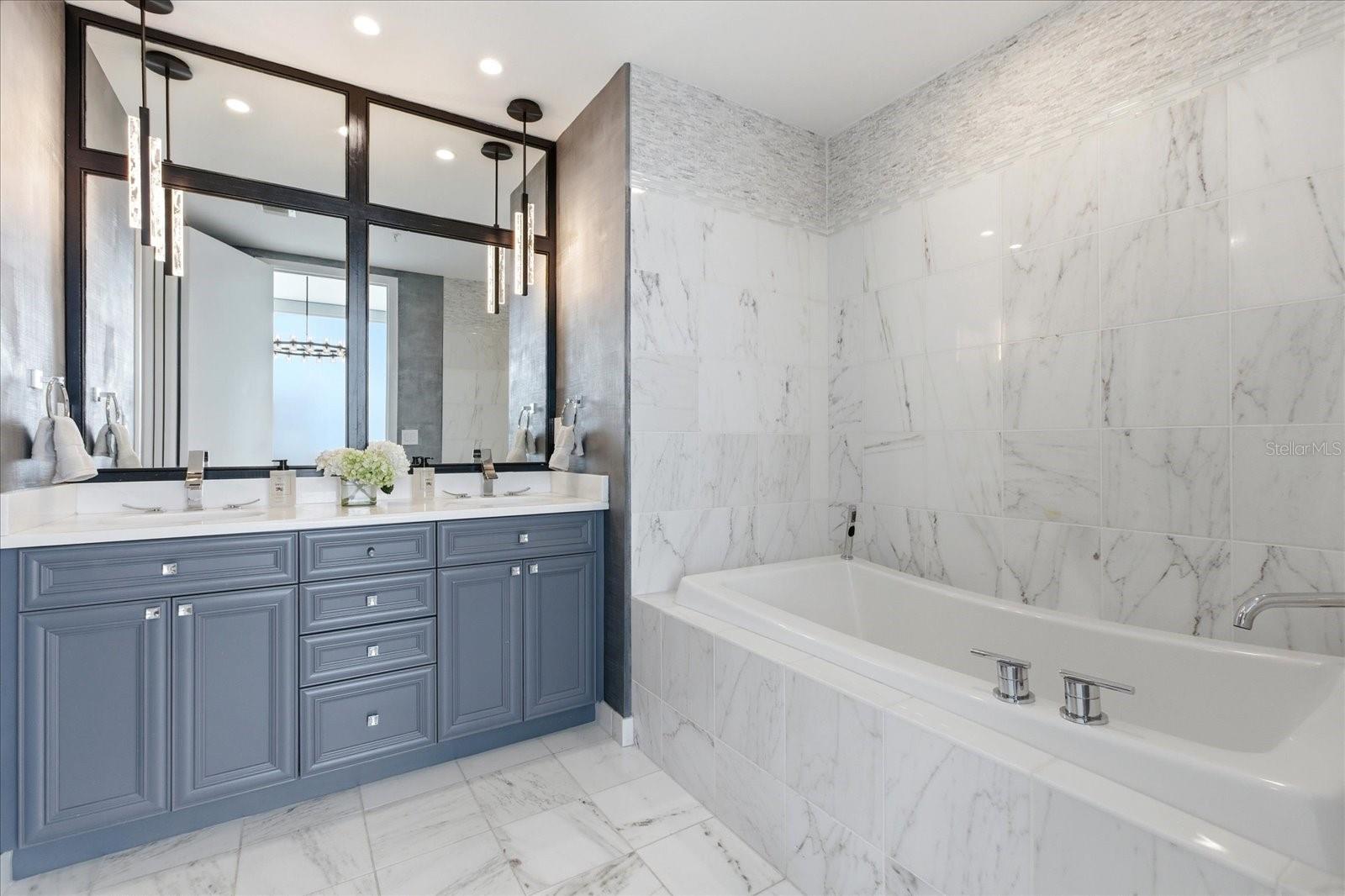 150 E ROBINSON ST #30C