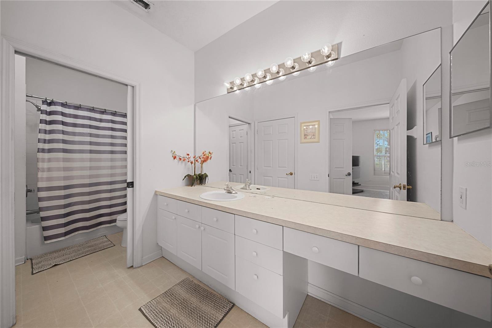 8103 COCONUT PALM WAY #204