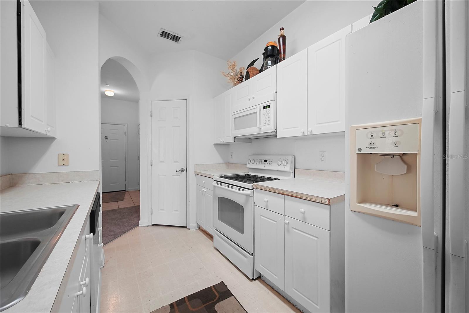 8103 COCONUT PALM WAY #204