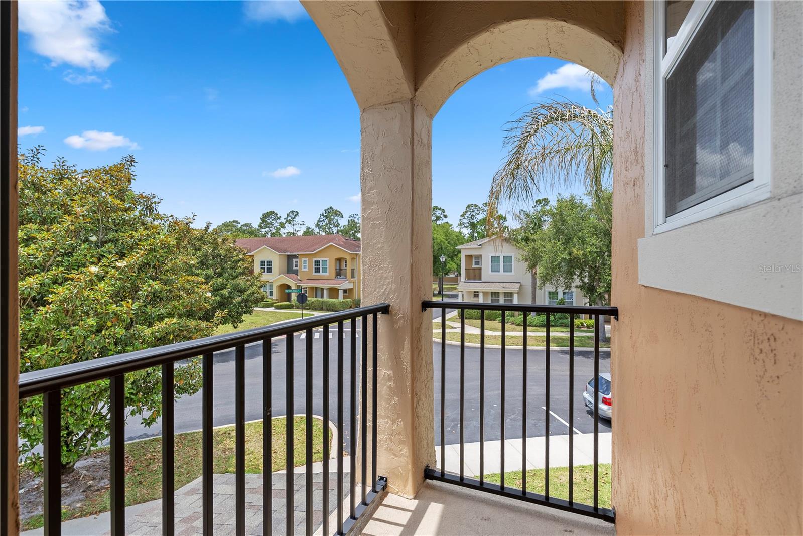 5327 FACTORS WALK DR