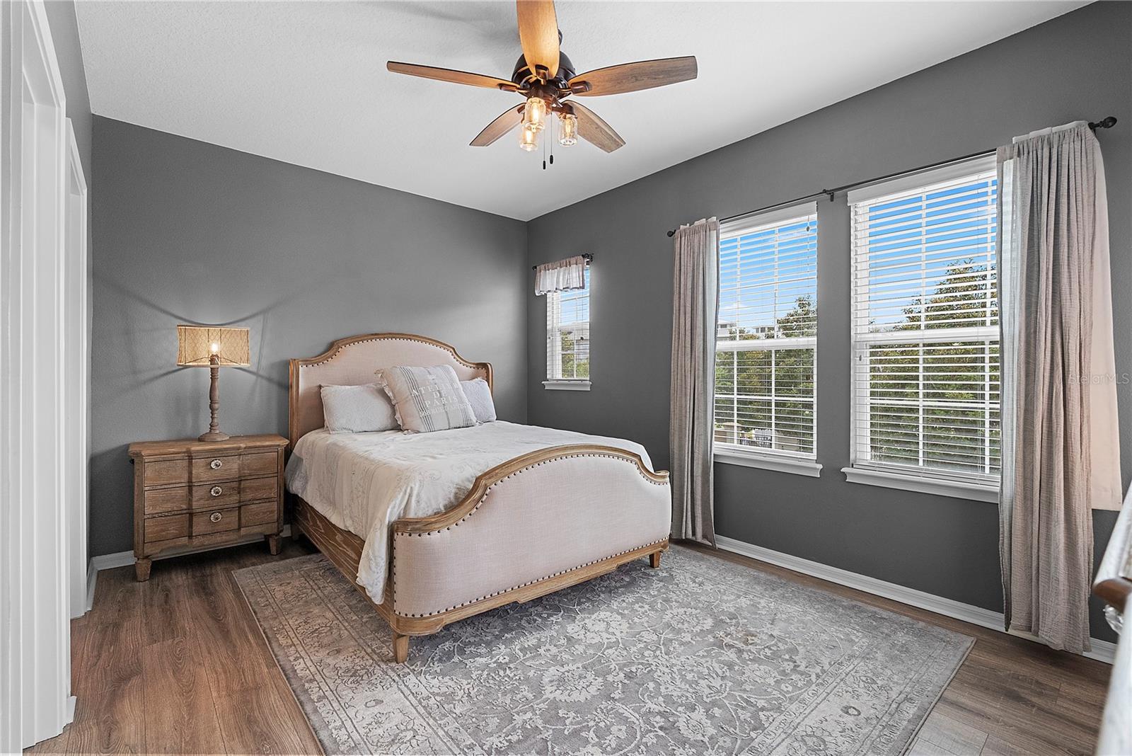 5327 FACTORS WALK DR