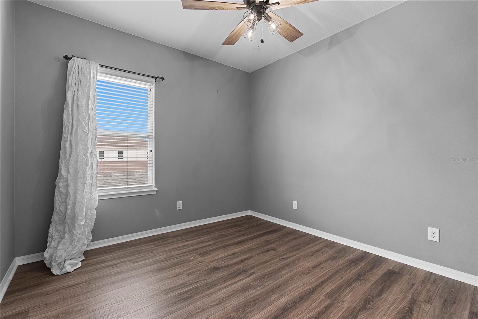 5327 FACTORS WALK DR