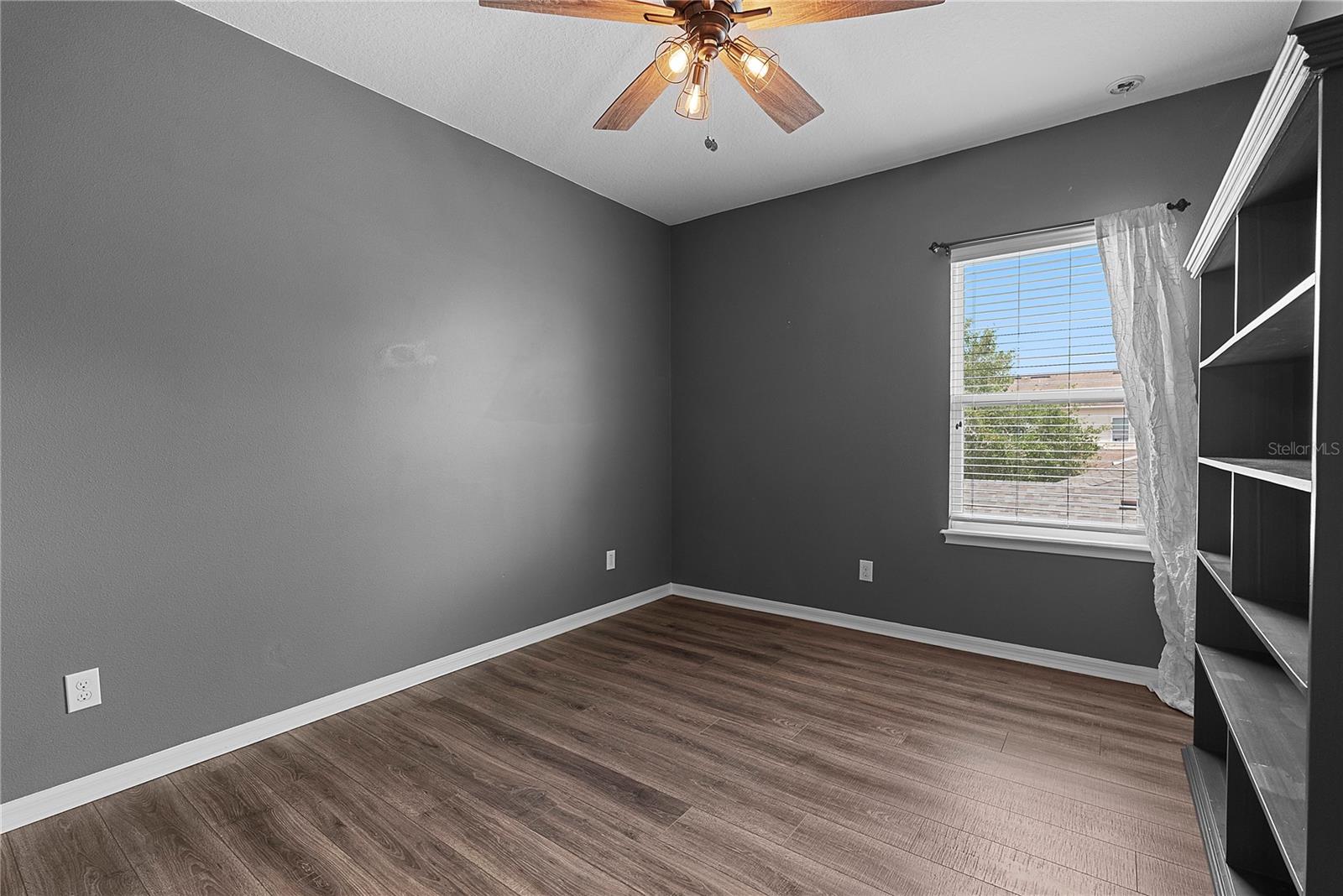 5327 FACTORS WALK DR
