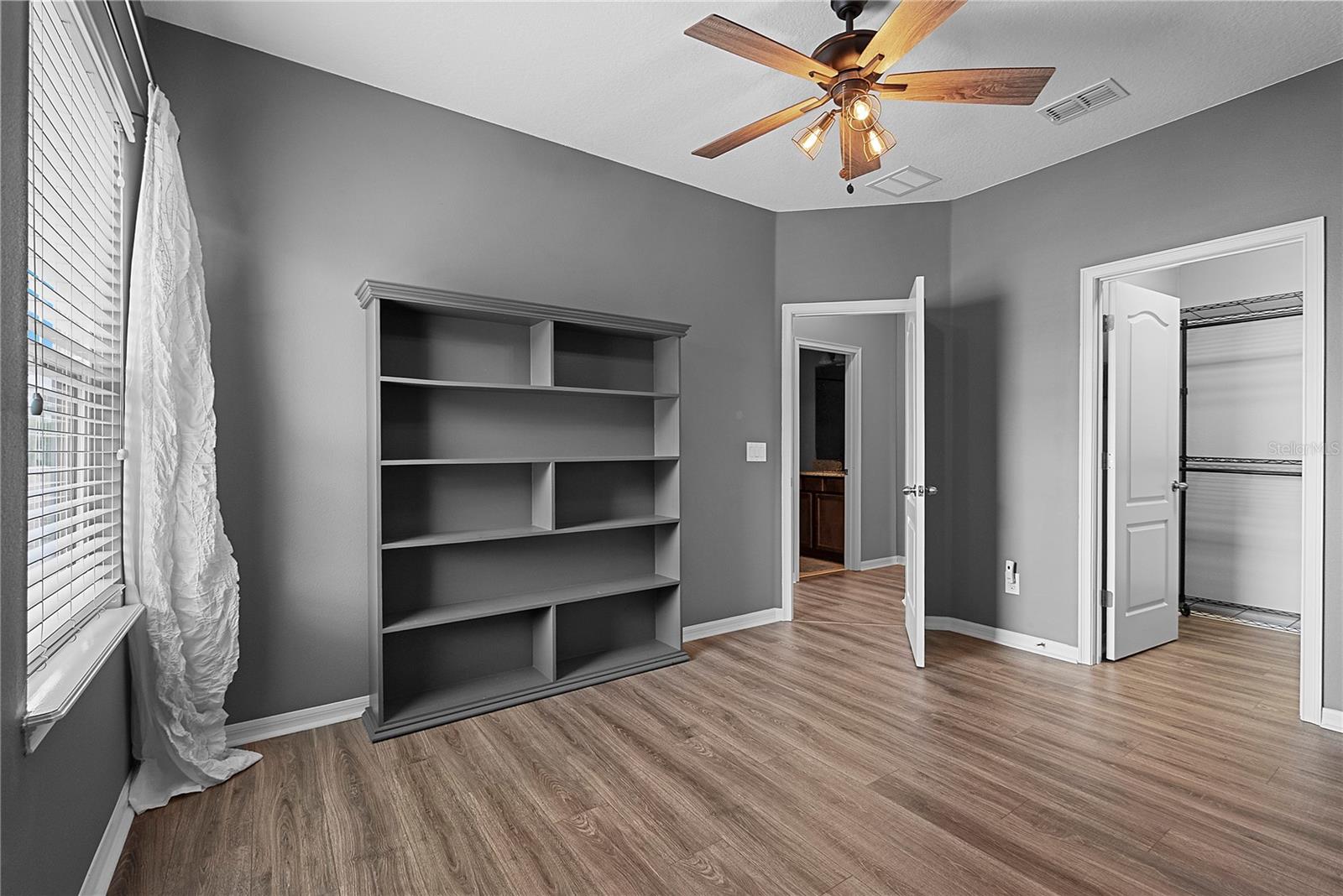 5327 FACTORS WALK DR