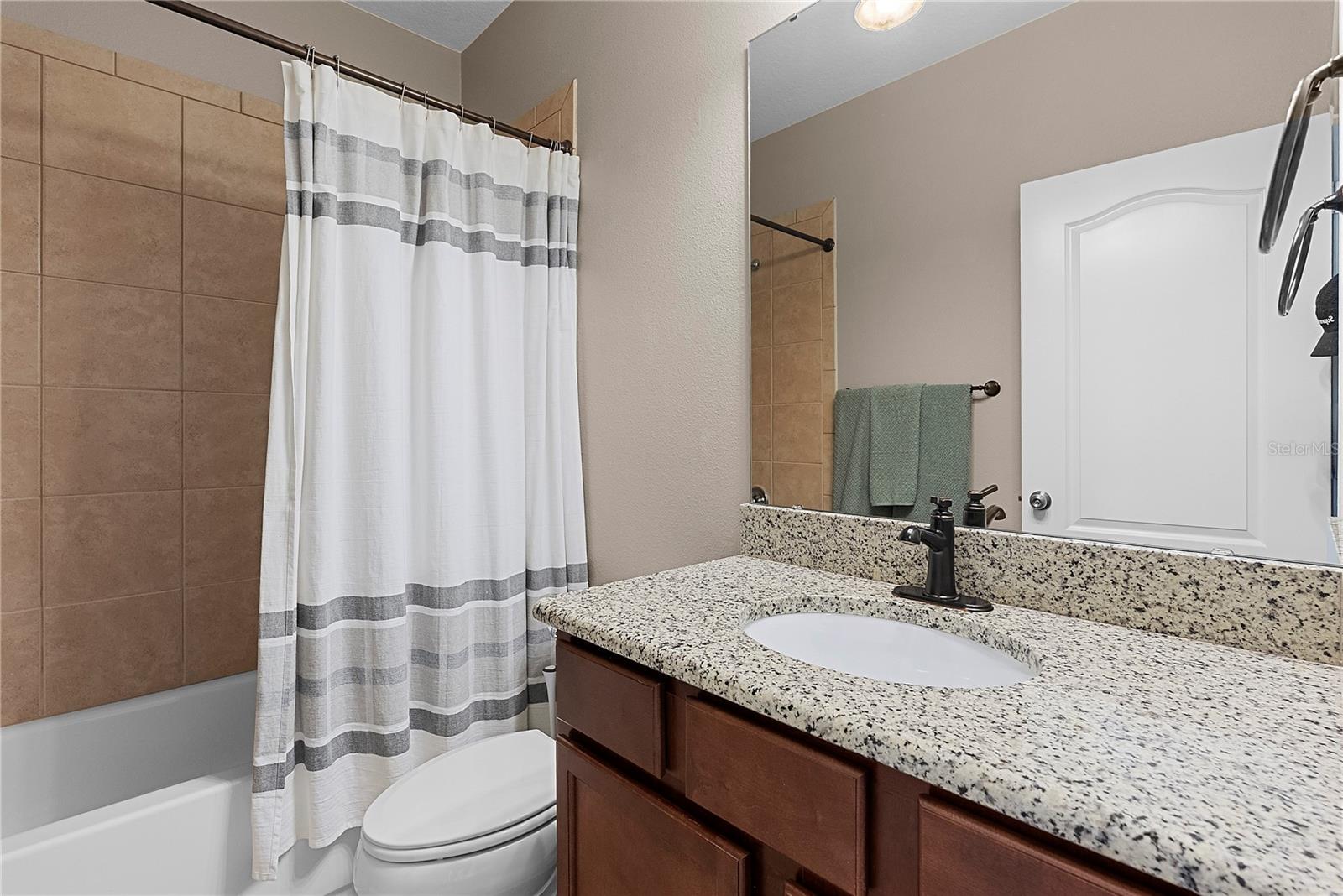 5327 FACTORS WALK DR