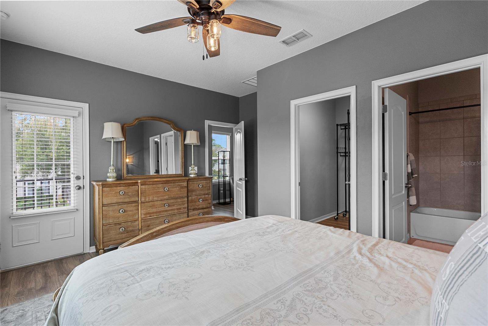 5327 FACTORS WALK DR