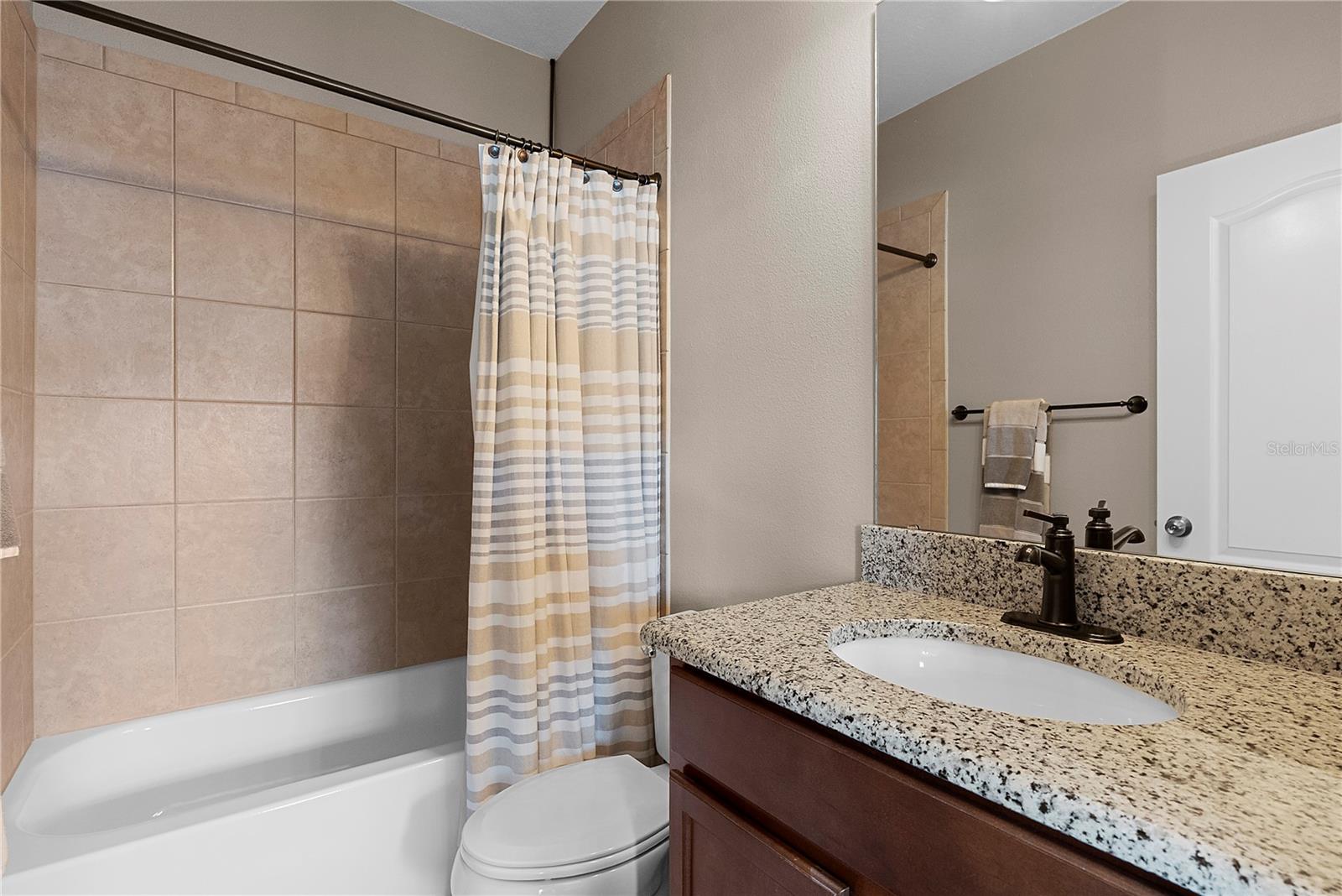 5327 FACTORS WALK DR