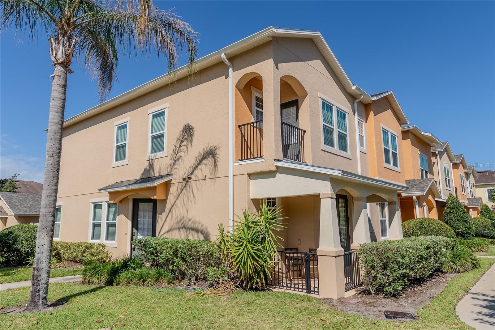 5327 FACTORS WALK DR