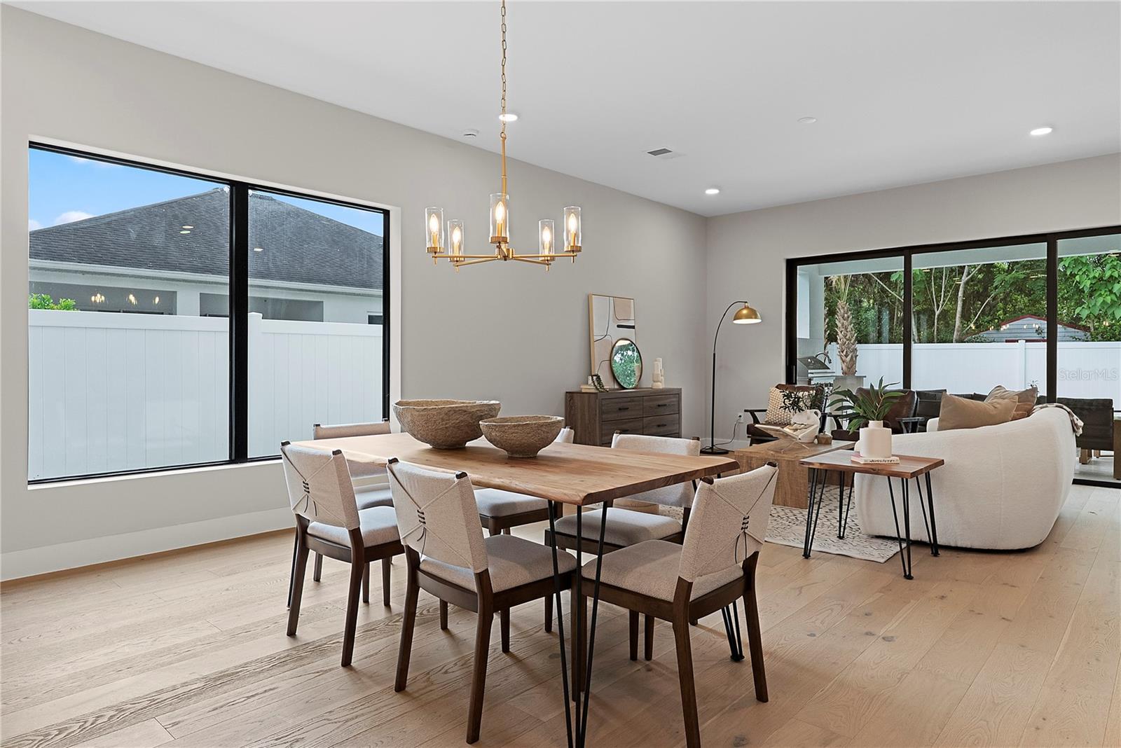 1000 N FOREST AVE