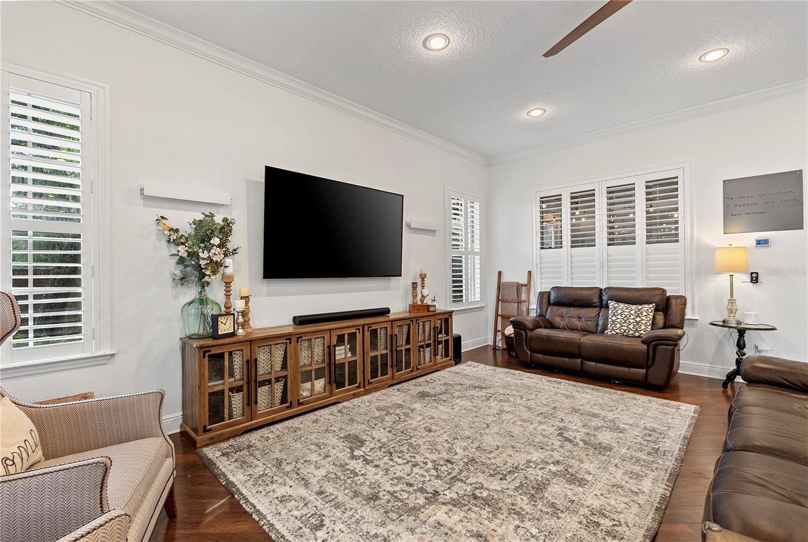 906 SHERBOURNE CIR