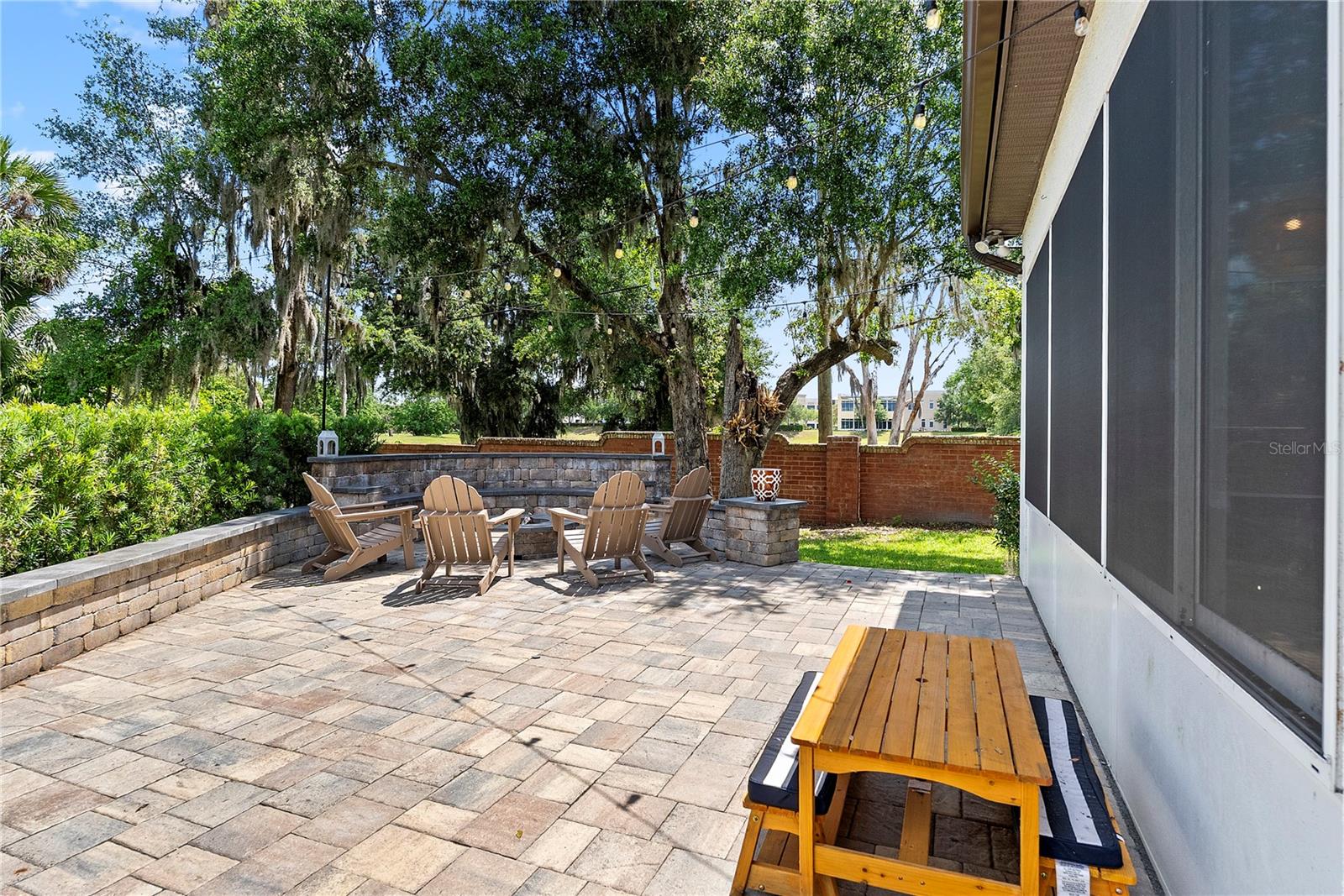 906 SHERBOURNE CIR