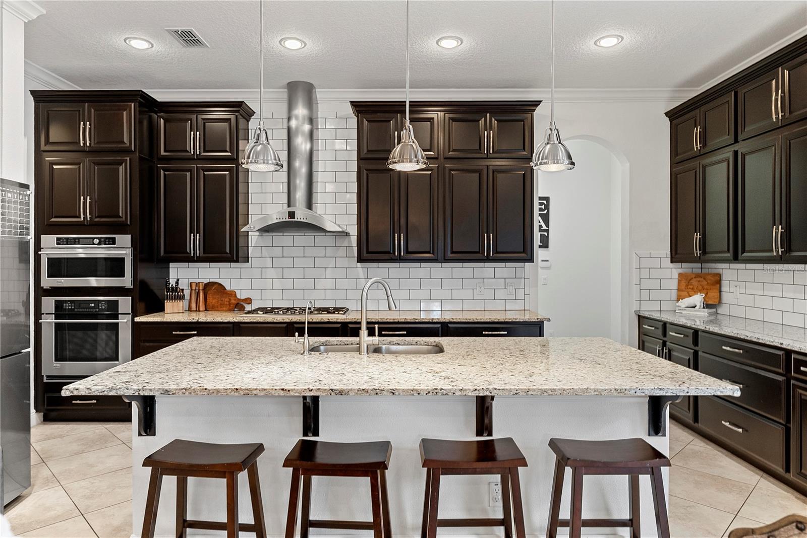 906 SHERBOURNE CIR