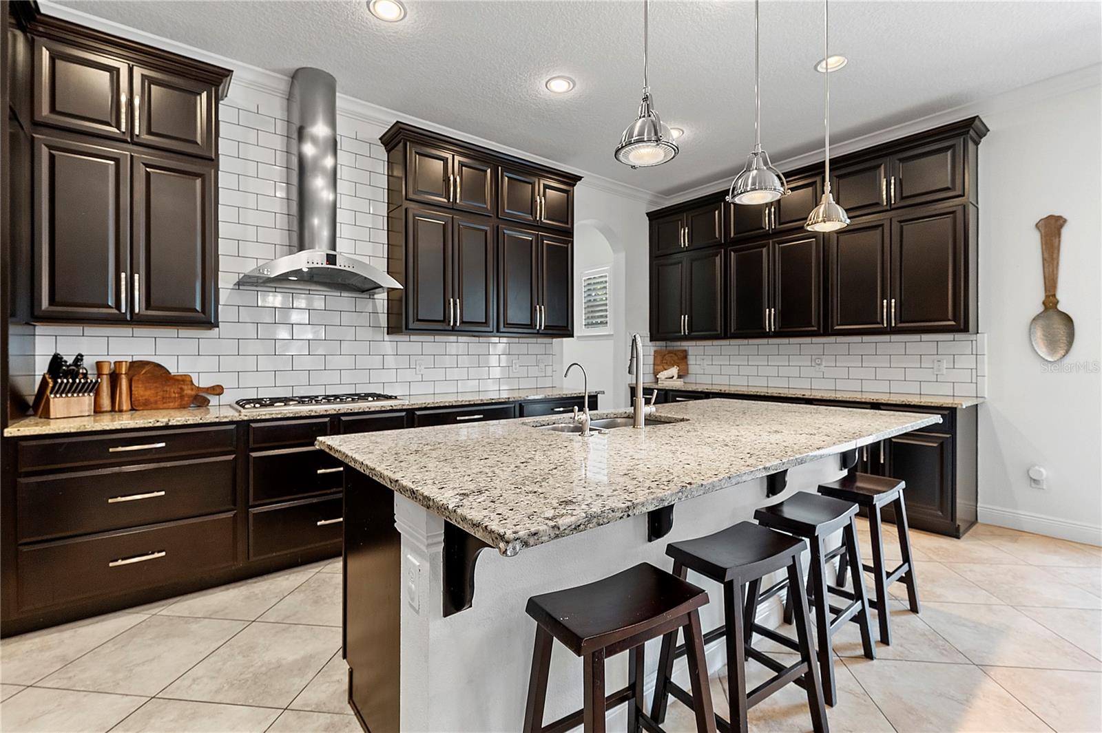 906 SHERBOURNE CIR