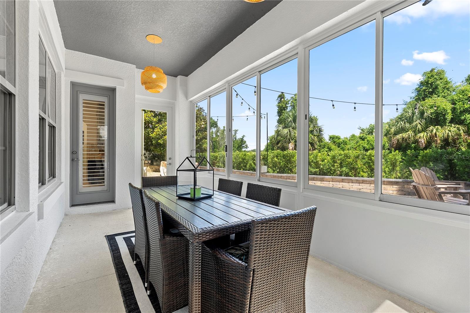 906 SHERBOURNE CIR