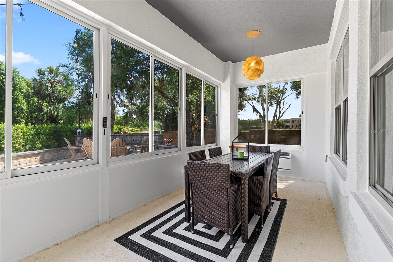 906 SHERBOURNE CIR