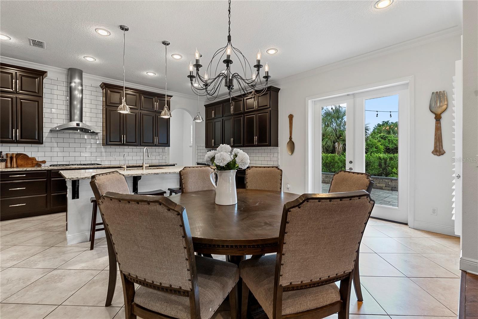 906 SHERBOURNE CIR