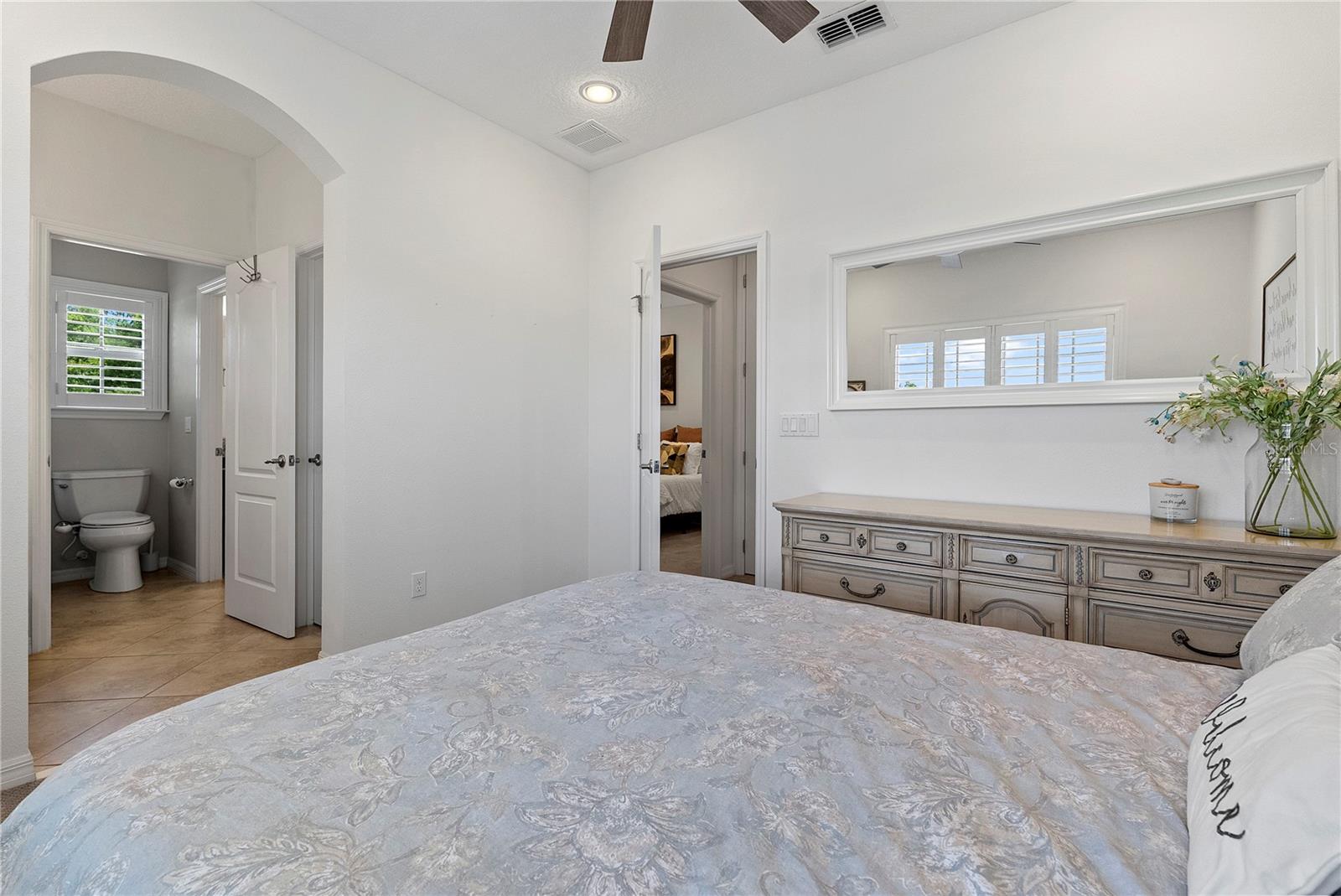 906 SHERBOURNE CIR