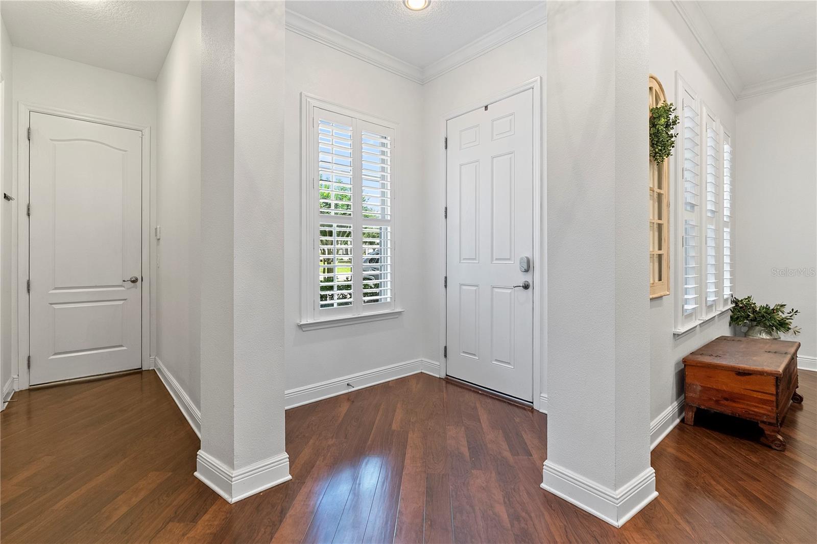 906 SHERBOURNE CIR