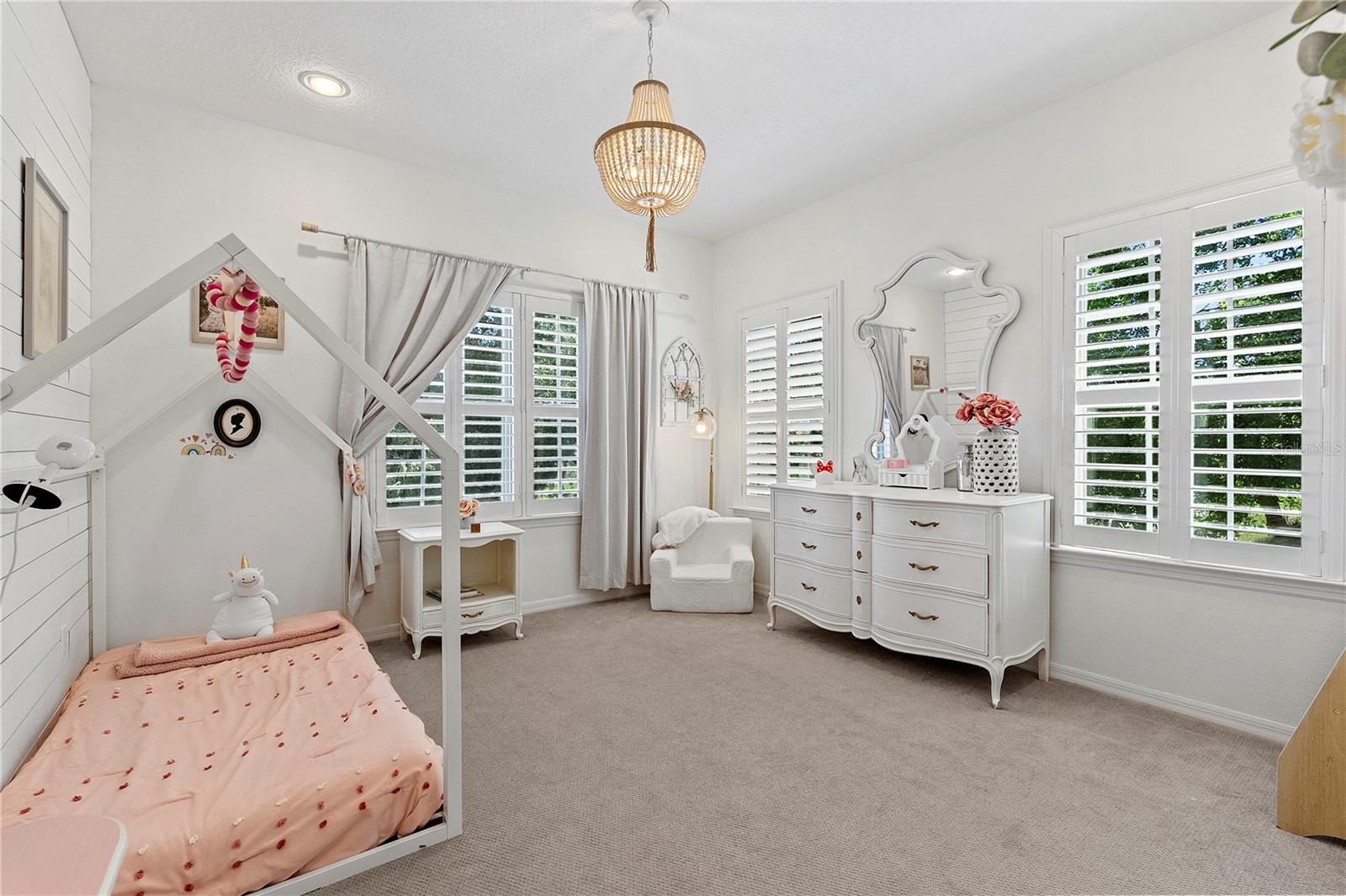 906 SHERBOURNE CIR