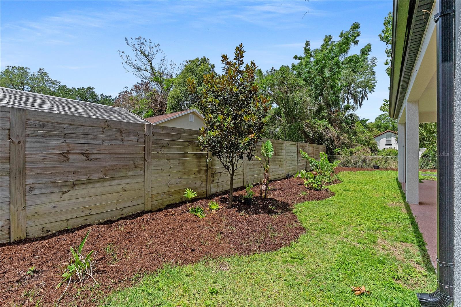 1404 BORDER DR