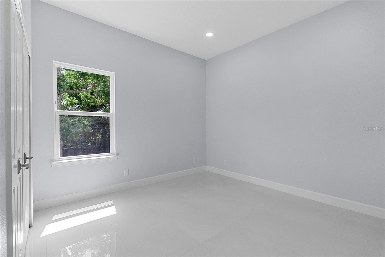 1404 BORDER DR