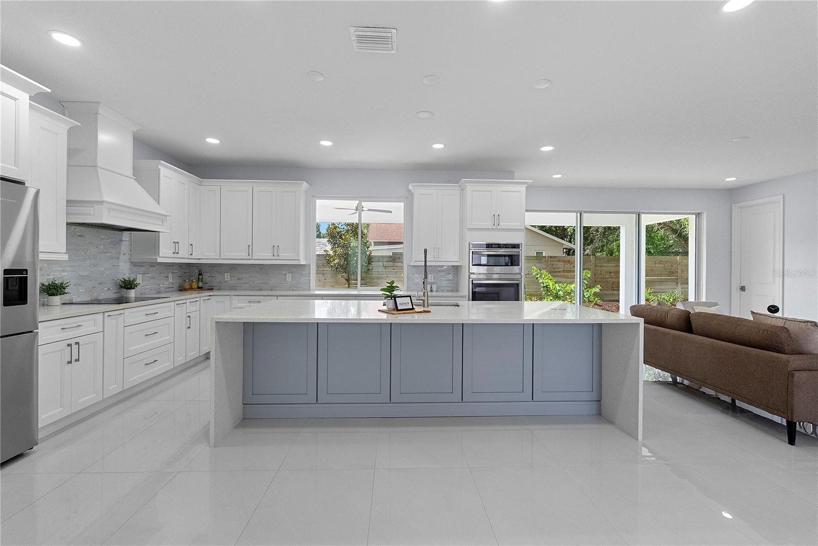 1404 BORDER DR