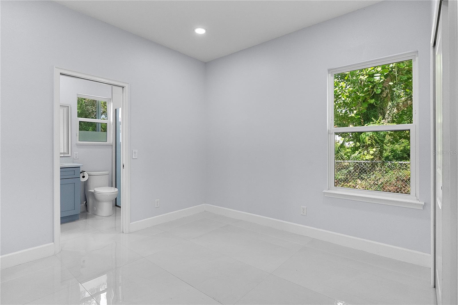 1404 BORDER DR